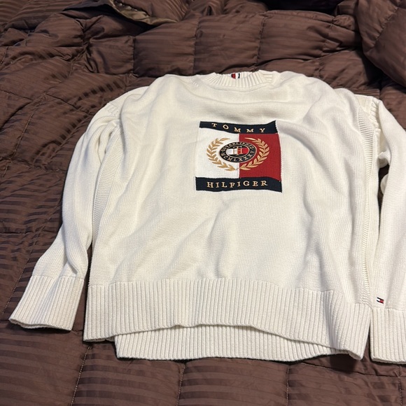 Tommy Hilfiger Brand new sweater. - Picture 9 of 14